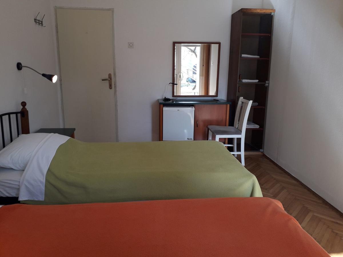 Basil Apartments And Rooms Betina  Exteriér fotografie