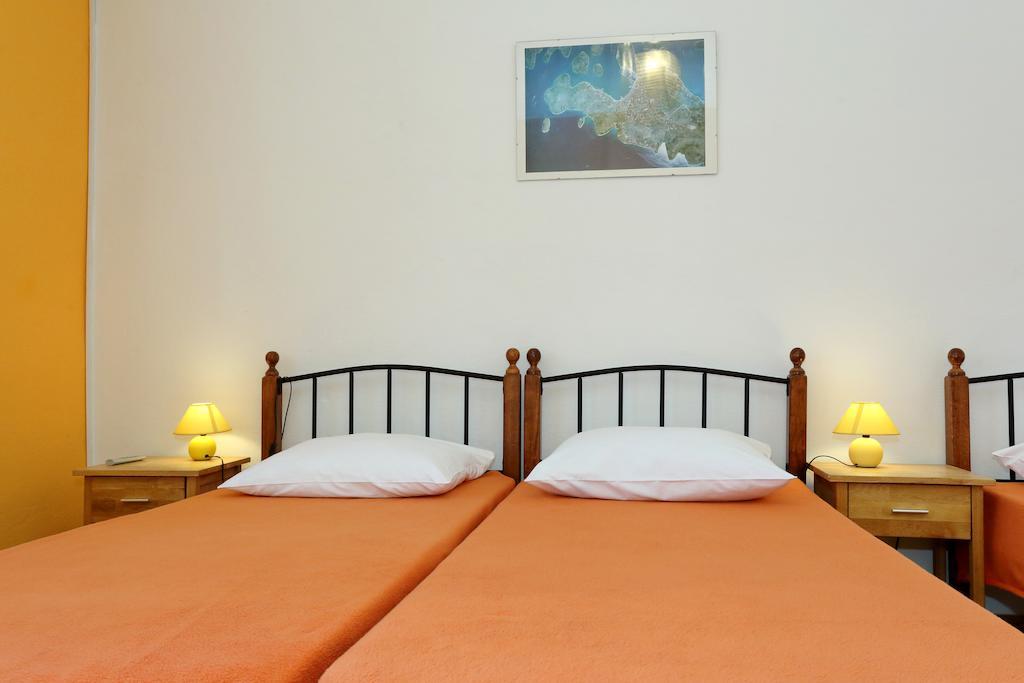 Basil Apartments And Rooms Betina  Pokoj fotografie